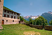 Val Bregaglia - Casa Parrochiale nei pressi della chiesa di Savogno.